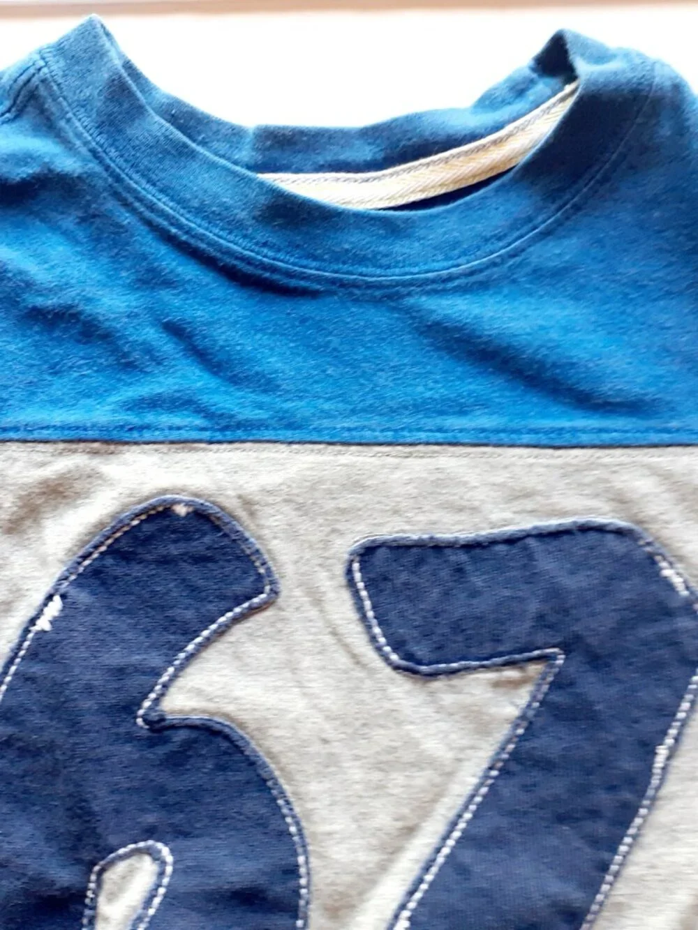 Old Navy Boys T-Shirt Gray Blue Short Sleeve Varsity Number 67 Size 4T